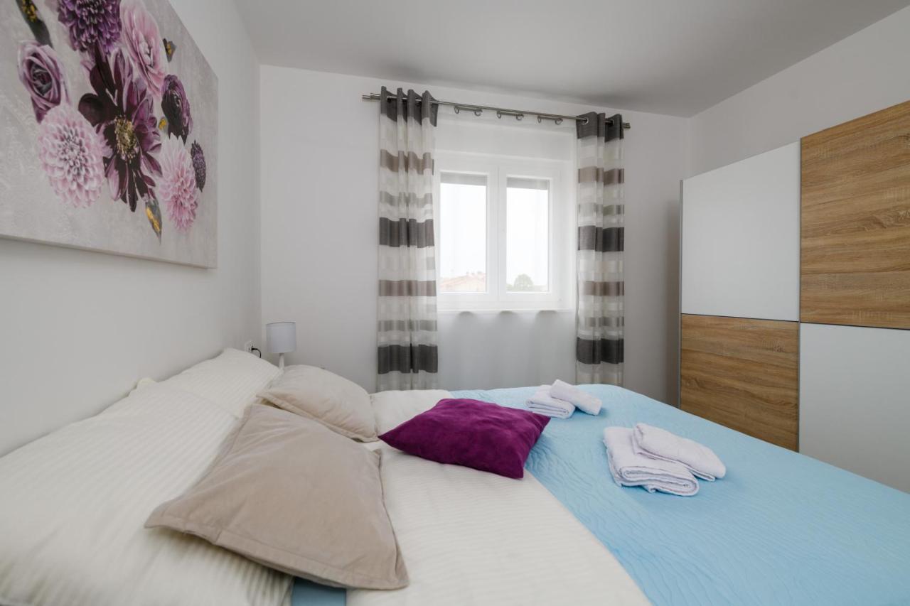 Apartment Kate Pula Bagian luar foto